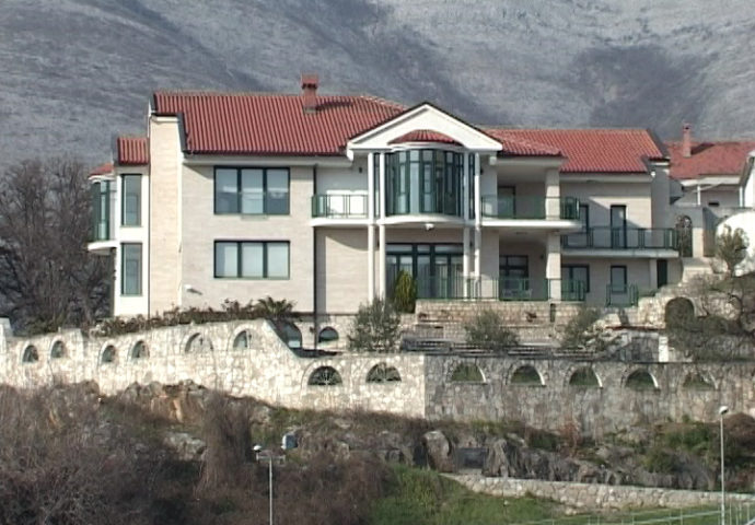 Zavirite u kvalitet i luksuz na obali Trebišnjce – na prodaju Draškovićeva rezidencija