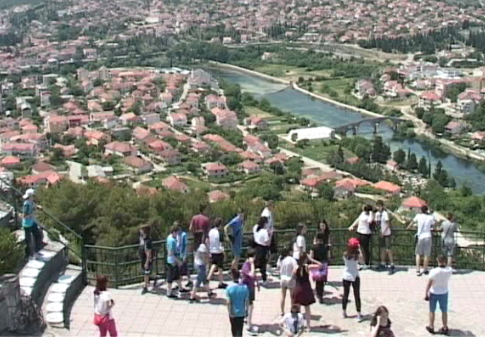 VIDEO: Špic u Trebinju, turisti stižu sa svih strana