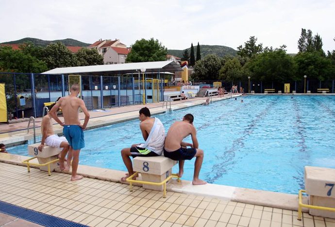Noćno kupanje i druge atrakcije na Olimpijskom bazenu