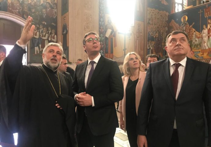 FOTO: Vučić posjetio Saborni hram