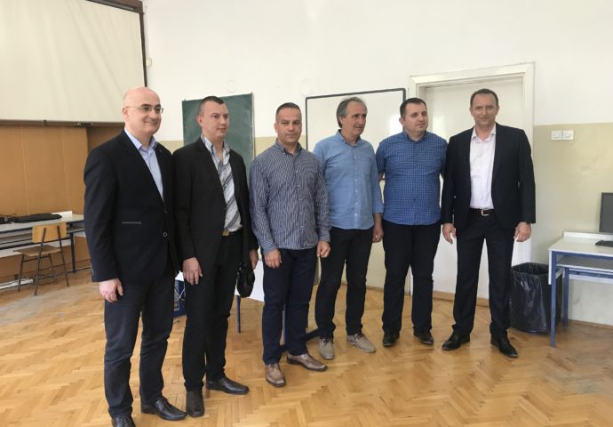 SAM-TEX COMPANY salon namještaja donirao računare trebinjskoj gimnaziji i sportsku opremu klubu Leo-stars