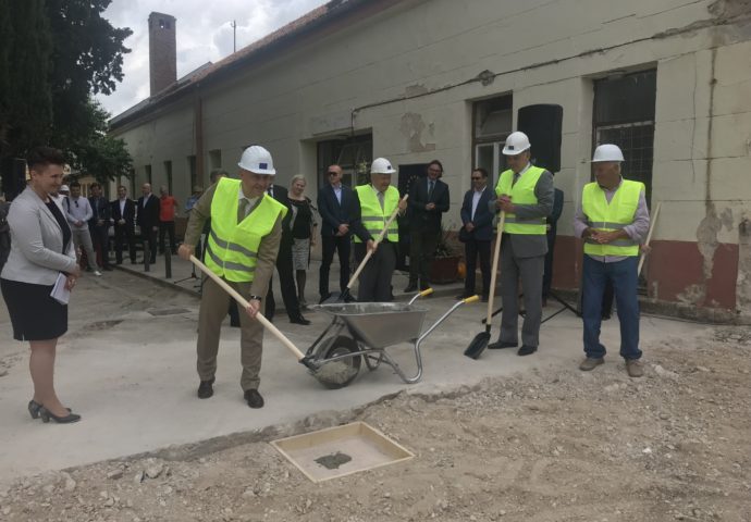 FOTO: Polaganjem kamena temeljca ozvaničen početak radova na izgradnji Palate pravde
