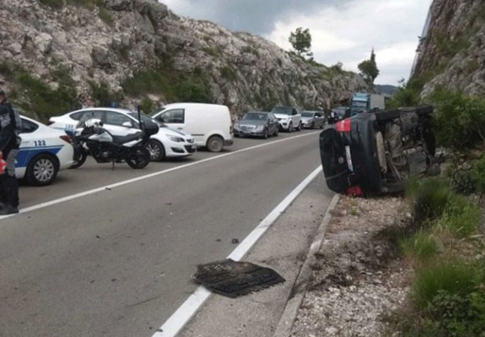 U saobraćajnoj nezgodi poginula dvojica mladića iz Herceg Novog