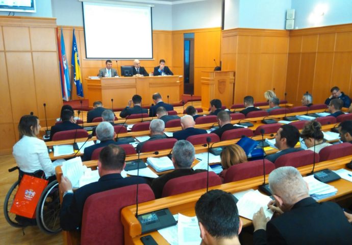 VIDEO: U trebinjskoj skupštini sve manje opozicionih odbornika