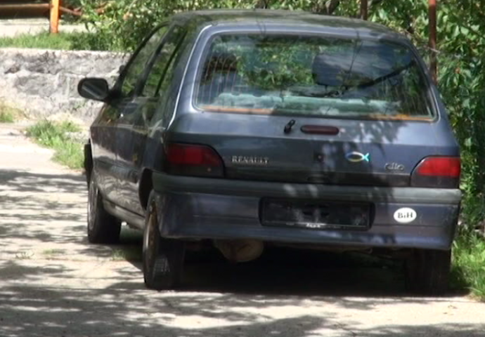 VIDEO: Migranti pokušali da ukradu automobil u Trebinju