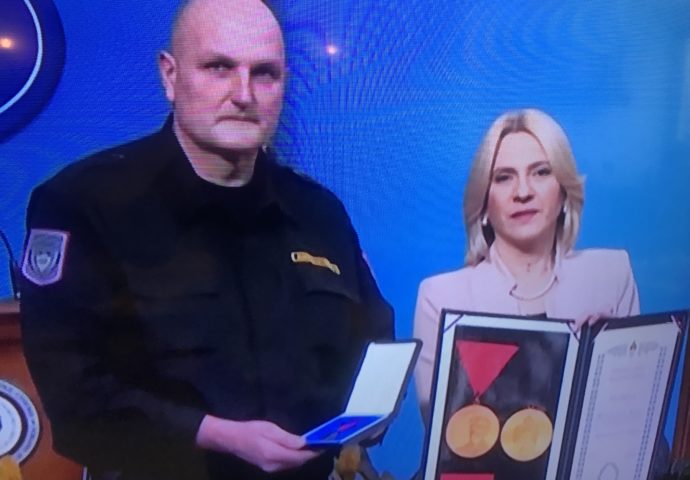 Povodom Dana Republike: Odlikovan trebinjski policajac