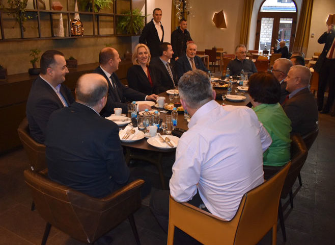 Cvijanovićeva na sastanku sa koalicionim partnerima