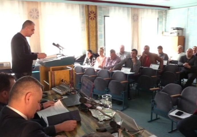 GACKO: Skupštinska većina predlaže smanjenje plata radnicima “Vodovoda”, a funkcionerima povećanje