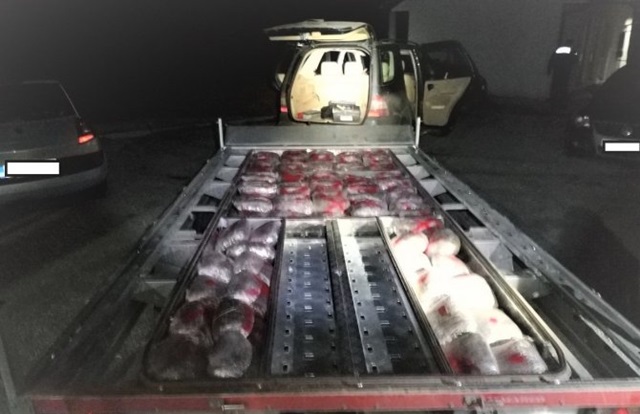 GRANIČNI PRELAZ VRAĆENOVIĆI: U priključnom vozilu otkrili 93 kg marihuane(FOTO)