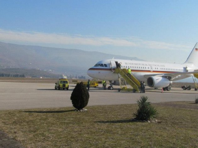 Policija istražuje ko laserom ometa pilote iznad Aerodroma Mostar