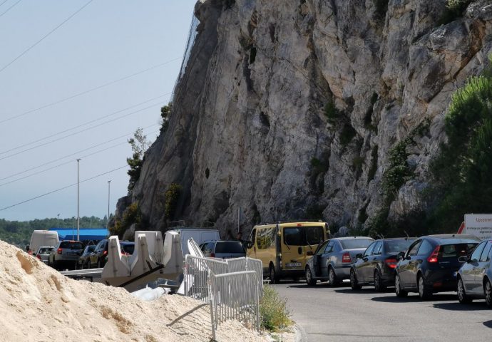 Gužve na granici sa Hrvatskom i Crnom Gorom