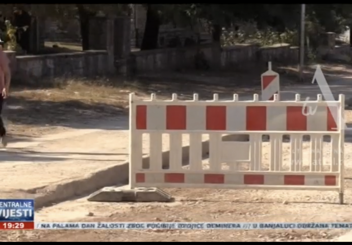 VIDEO: Mještani bilećke ulice ne mogu disati od prašine
