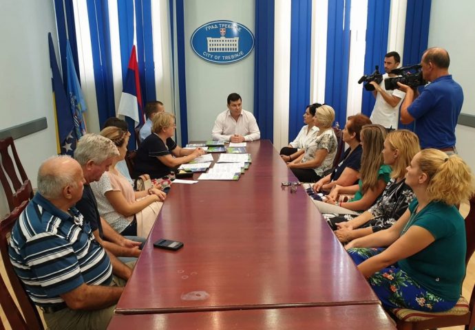 Trebinje – URUČENE PLOČE ZA КATEGORIZACIJU APRTMANA I SOBA
