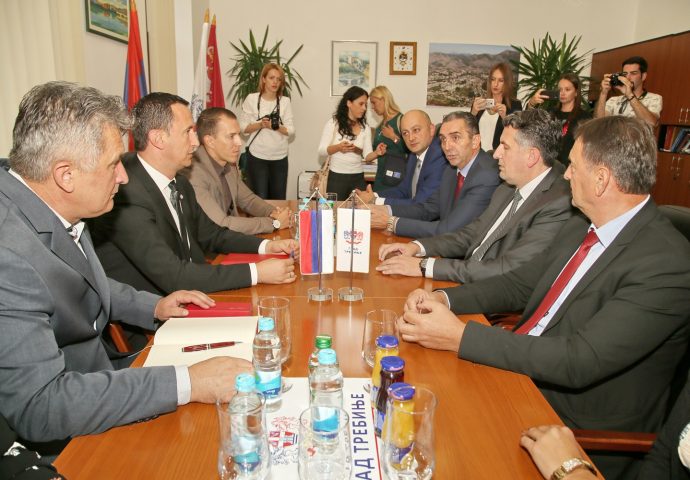 Ćurić i Vuković: Političke barijere ne smiju biti prepreka za saradnju
