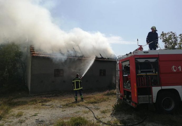 Na Jasenu izgorjela štala puna sijena