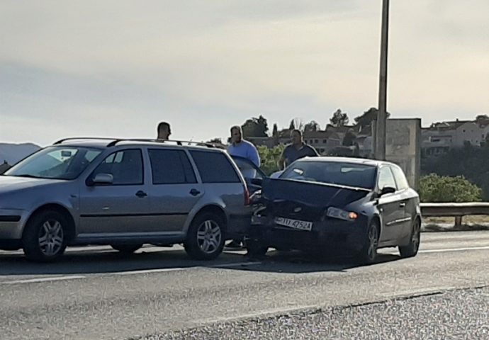 Saobraćajna nezgoda na izlazu iz Trebinja