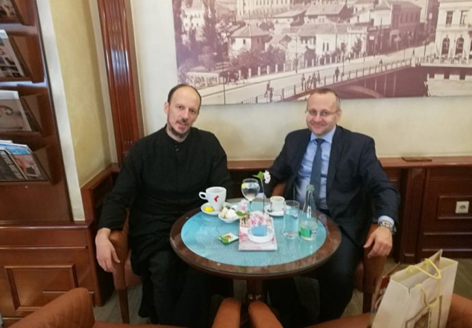 DOBRI ODNOSI SE NASTAVLJAJU: Vladika i muftija na kafi u Mostaru