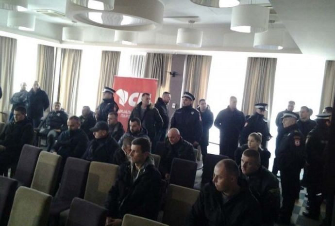 Burno pred početak Glavnog odbora – Grupa socijalista ušla u salu, traže obraćanje Đokića
