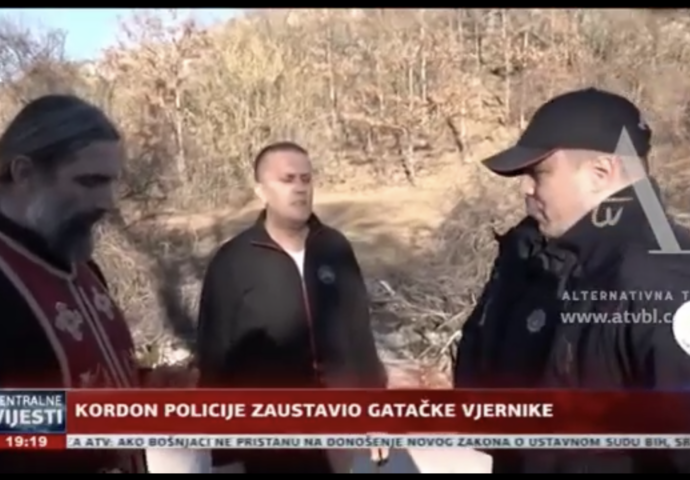 VIDEO: Kako je izgledao susret vjernika i policije- Moleban s jedne, puške s druge strane granice