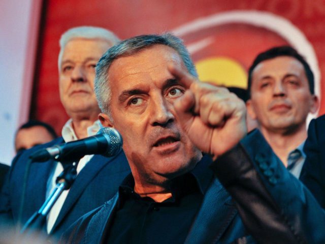 (VIDEO) Bezbožnik ne zna drugačije: Đukanović svete mošti Sv. Vasilija naziva „kostima“