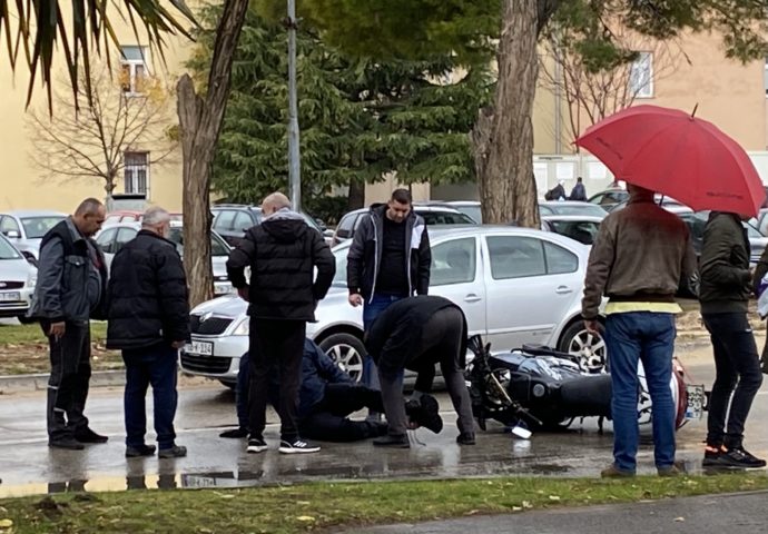 Saobraćajka u centru grada – Trebinjac pao sa motora