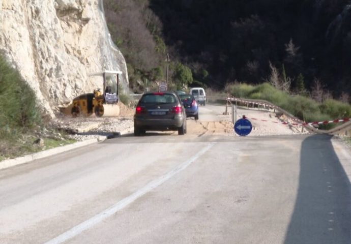 OPREZ: PUT TREBINJE-HERCEG NOVI U MJESTU KOTOBILJ OPASAN ZA VOŽNJU
