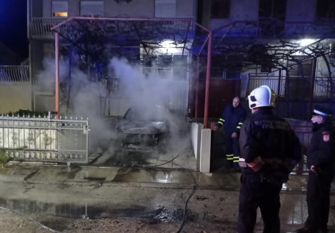 Vatrogasci spasili kuću od požara- Paljevina auta u Gorici ugrozila cijelu porodicu