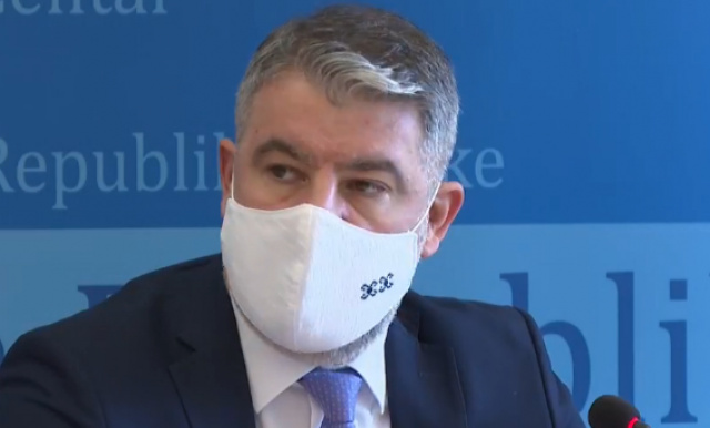 Srednjoškolci od ponedeljka u školskim klupama
