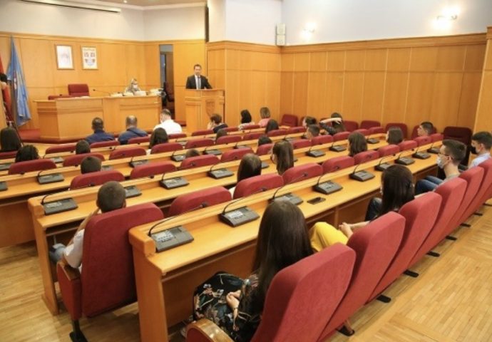 Najbolji učenici na prijemu kod gradonačelnika