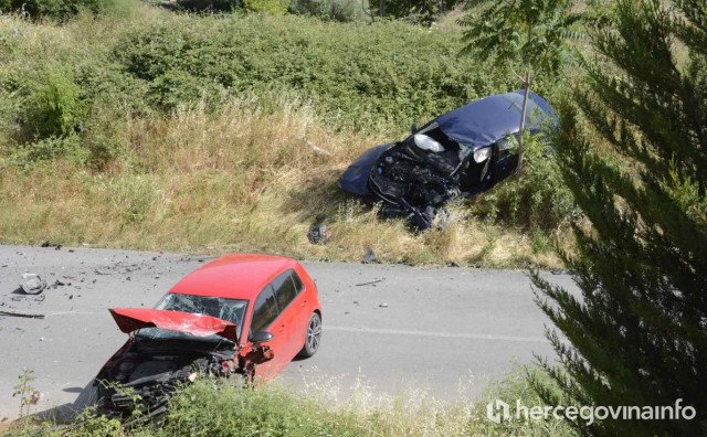 Potpuna obustava saobraćaja: U teškoj saobraćajci kod Mostara povrijeđeno više osoba