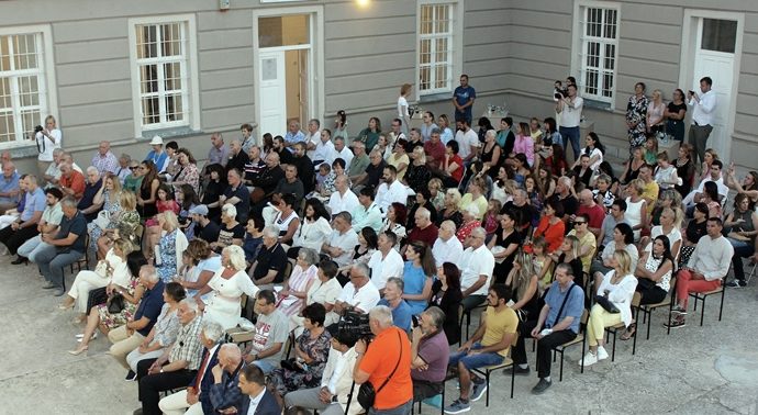 FOTO: Predstavljena prva zvanična monografija Trebinja