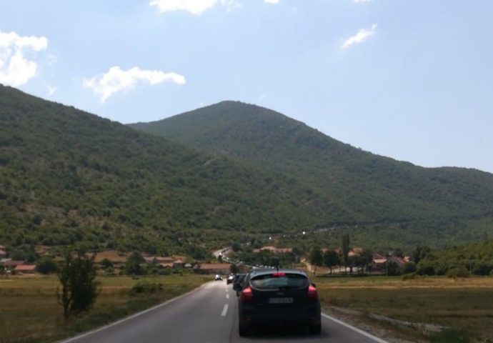 Nestvarno: Kolone od 5 kilometara – Na Sitnici se čeka 4 sata!