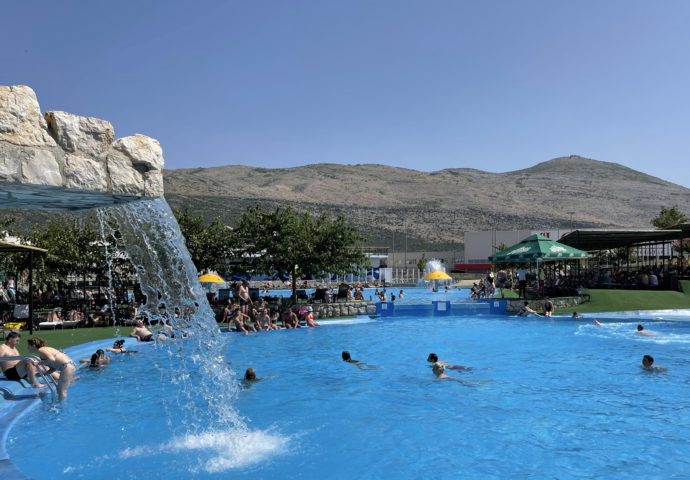 VIDEO: Turistički biser regiona – U trebinjskom Akva parku se traži ležaljka više