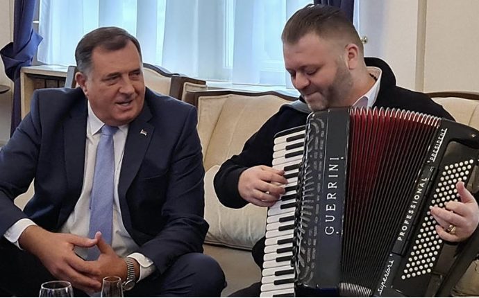 VIDEO: Dodik doveo harmonikaša u Predsjedništvo BiH