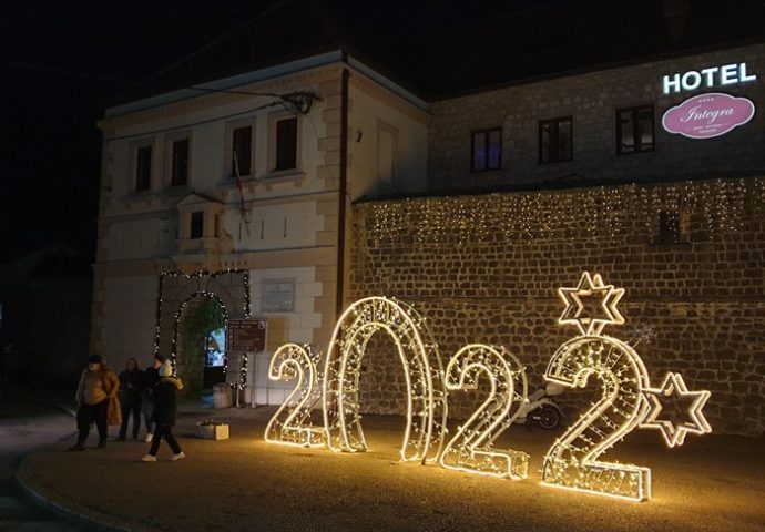 VIDEO: Nova godina u Trebinju uz regionalne zvijezde i brojne turiste – Svi smještajni kapaciteti rezervisani