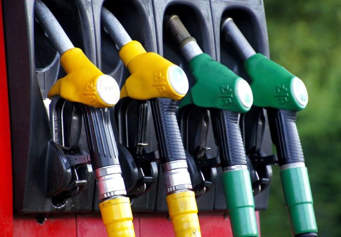 Naftni distributeri najavili jeftinije gorivo