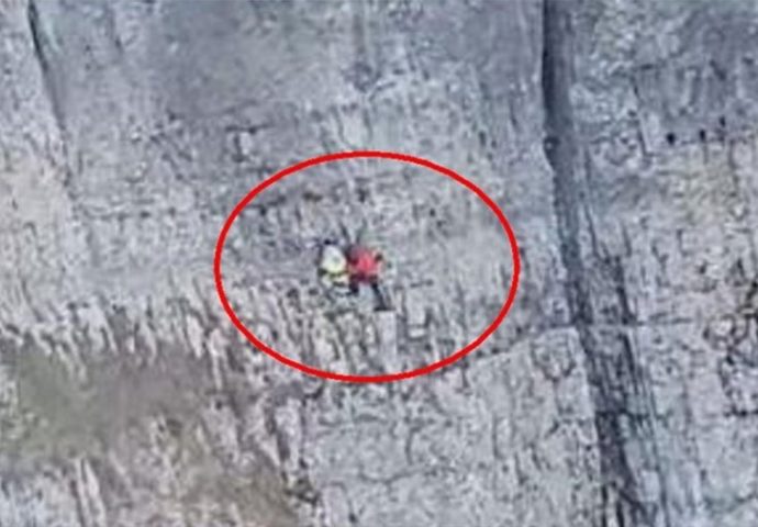 VIDEO- Povrijeđena žena visi na stijenama Veleža – pokušavaju je spasiti helikopterom