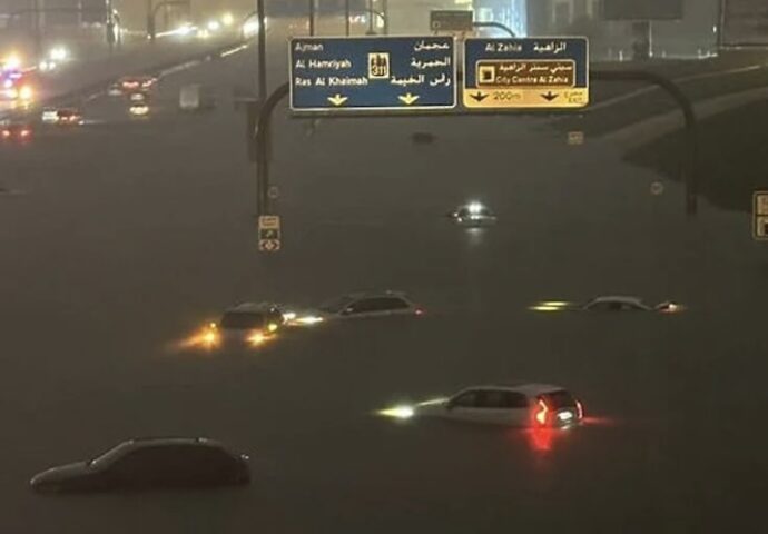 U nezapamćenim padavinama u UAE stradalo 18 osoba, za dan palo kiše koliko inače padne za dvije godine