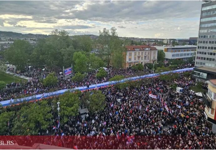 Više od 50.000 ljudi na mitingu „Srpska te zove“
