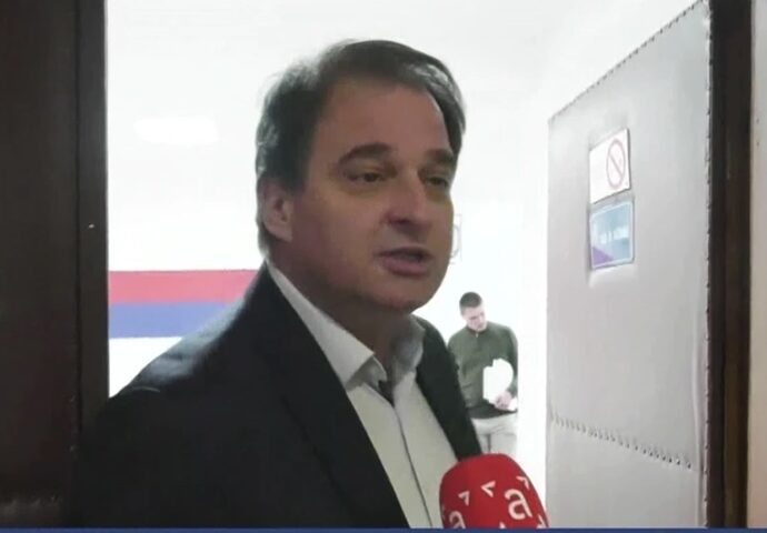 VIDEO: Nastavljaju se cirkusi po hercegovačkim skupštinama: Govedarica u okršaju s novinarom