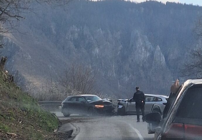 Potpuno obustavljen saobraćaj na putu Gacko – Foča
