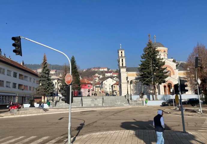 Nastavnik iz Gacka napadnut na času: Roditelj ga uhvatio za vrat i zaprijetio