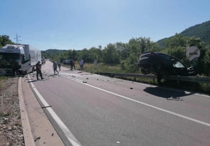 U udesu na putu Trebinje – Nikšić jedna osoba poginula