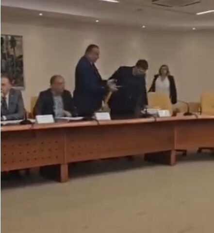 HAOS NA KOLEGIJUMU – „Majmune debeli! Svinjo“ Neviđeni OBRAČUN Vukanovića i Stevandića