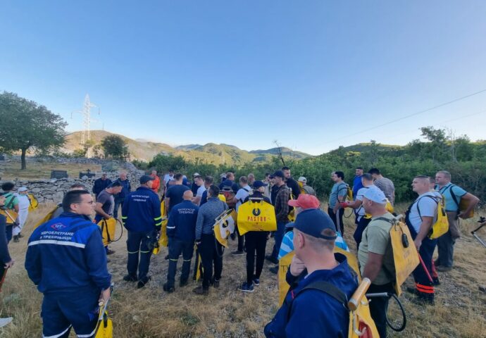 Velika akcija i dalje traje: Vatrogasci i dobroboljci lokalizovali požar