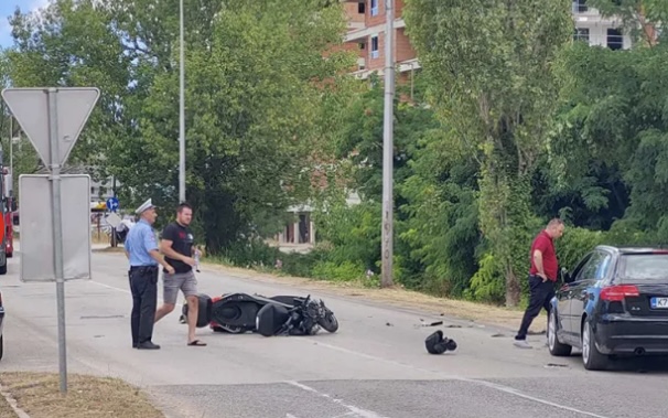 Saobraćajka u centru Trebinja: Sudarili se automobil i motocikl