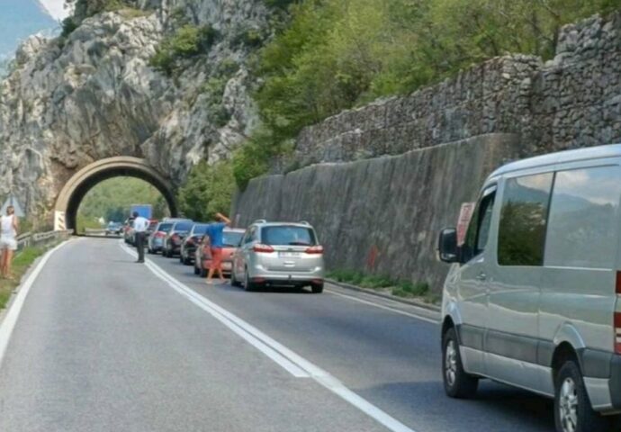 Poginuo motociklista – Zatvoren put između Mostara i Jablanice