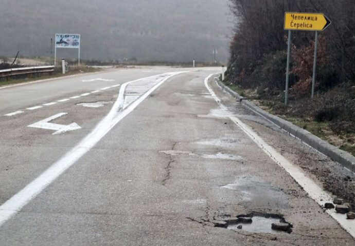 Trebinjci o sjednici Vlade RS u Trebinju: Vozilima da dođu, da vide već jednom užas od puteva