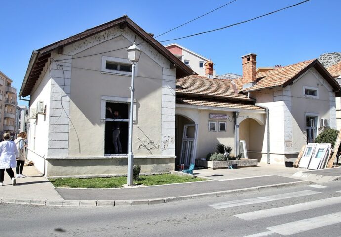 Trebinjku na pješačkom prelazu udarilo auto – Prevezena u bolnicu