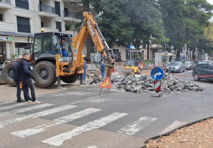 Izmjena režima saobraćaja na raskrsnici gdje se gradi novi kružni tok